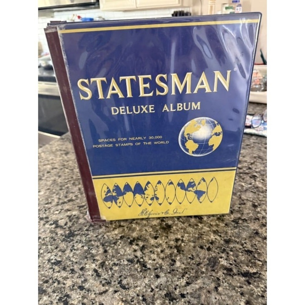 Huge vintage world stamp collection in deluxe statesman album